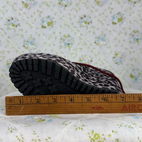 Never Worn Xhilaration Furry Snow Leopard Womens Shoes Platform Wedge Heels - Picture 9 of 12